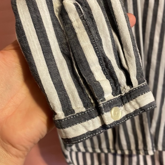 ⭐️ 4 for $10 Striped long sleeve top - Picture 2 of 5
